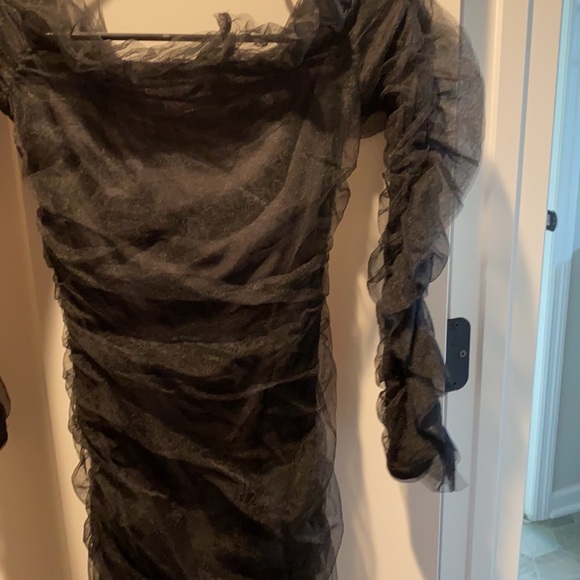 Pretty little thing dress - Picture 2 of 3